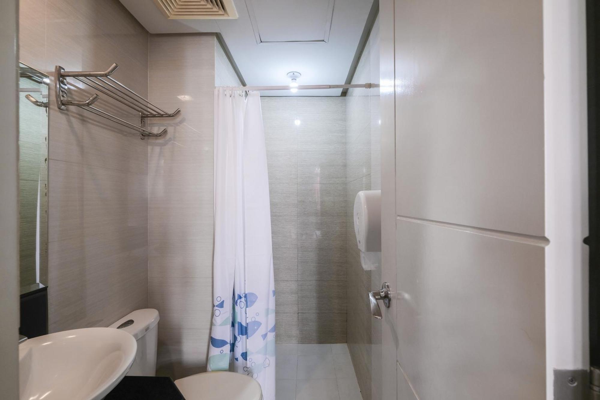 Tess And Tessha Condotel Near T3 Airport Manila Exterior foto