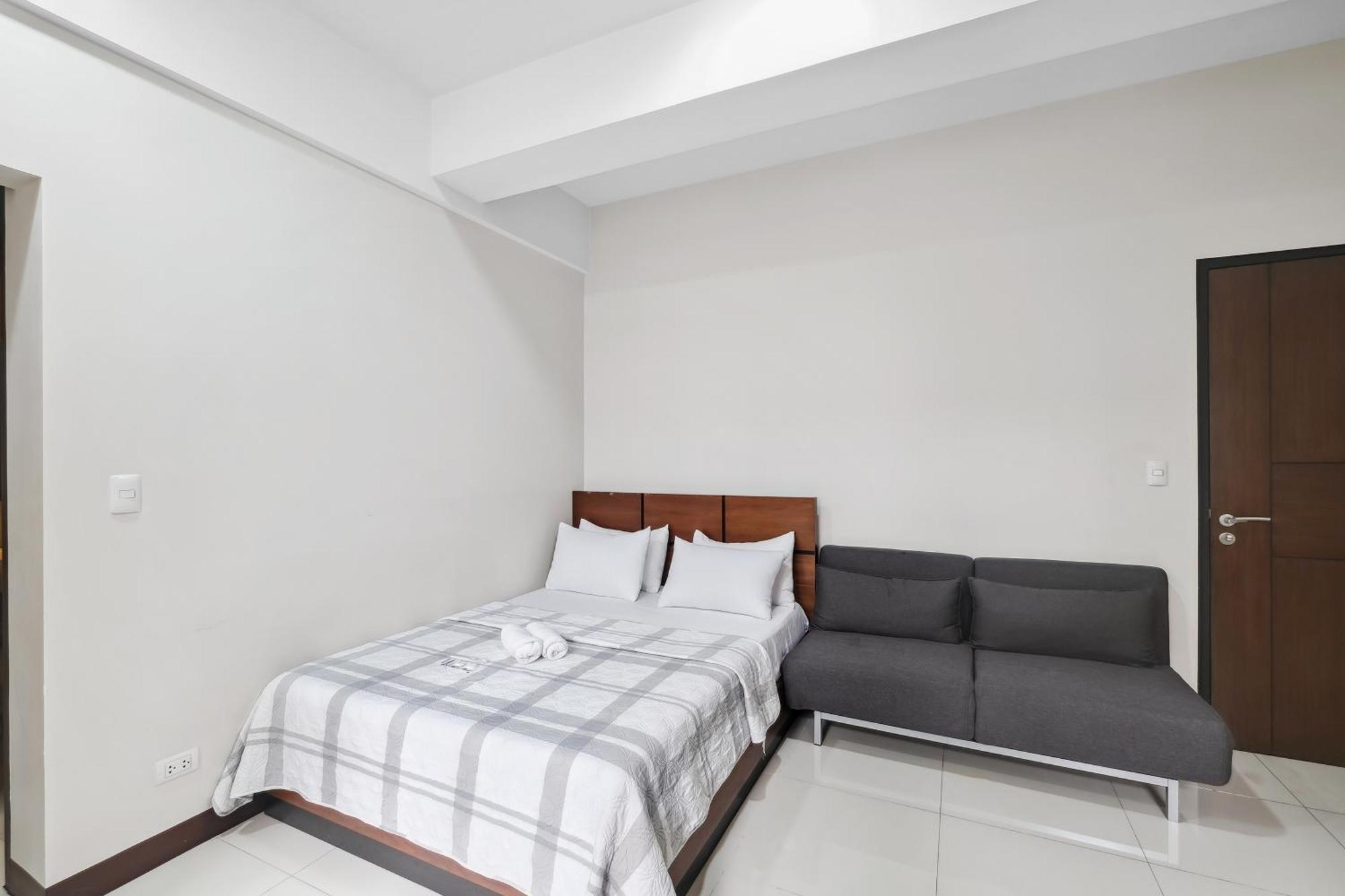 Tess And Tessha Condotel Near T3 Airport Manila Exterior foto