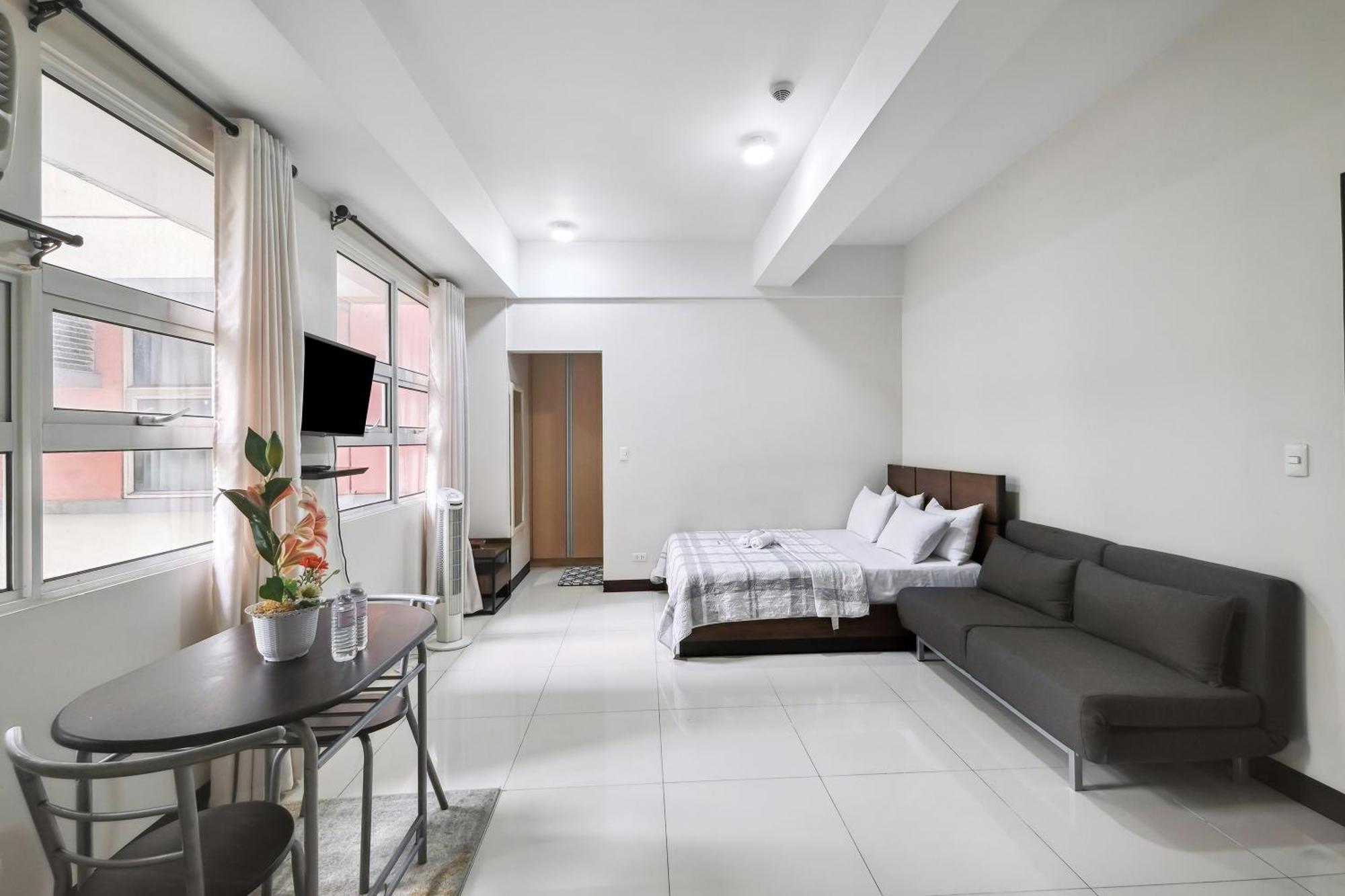 Tess And Tessha Condotel Near T3 Airport Manila Exterior foto
