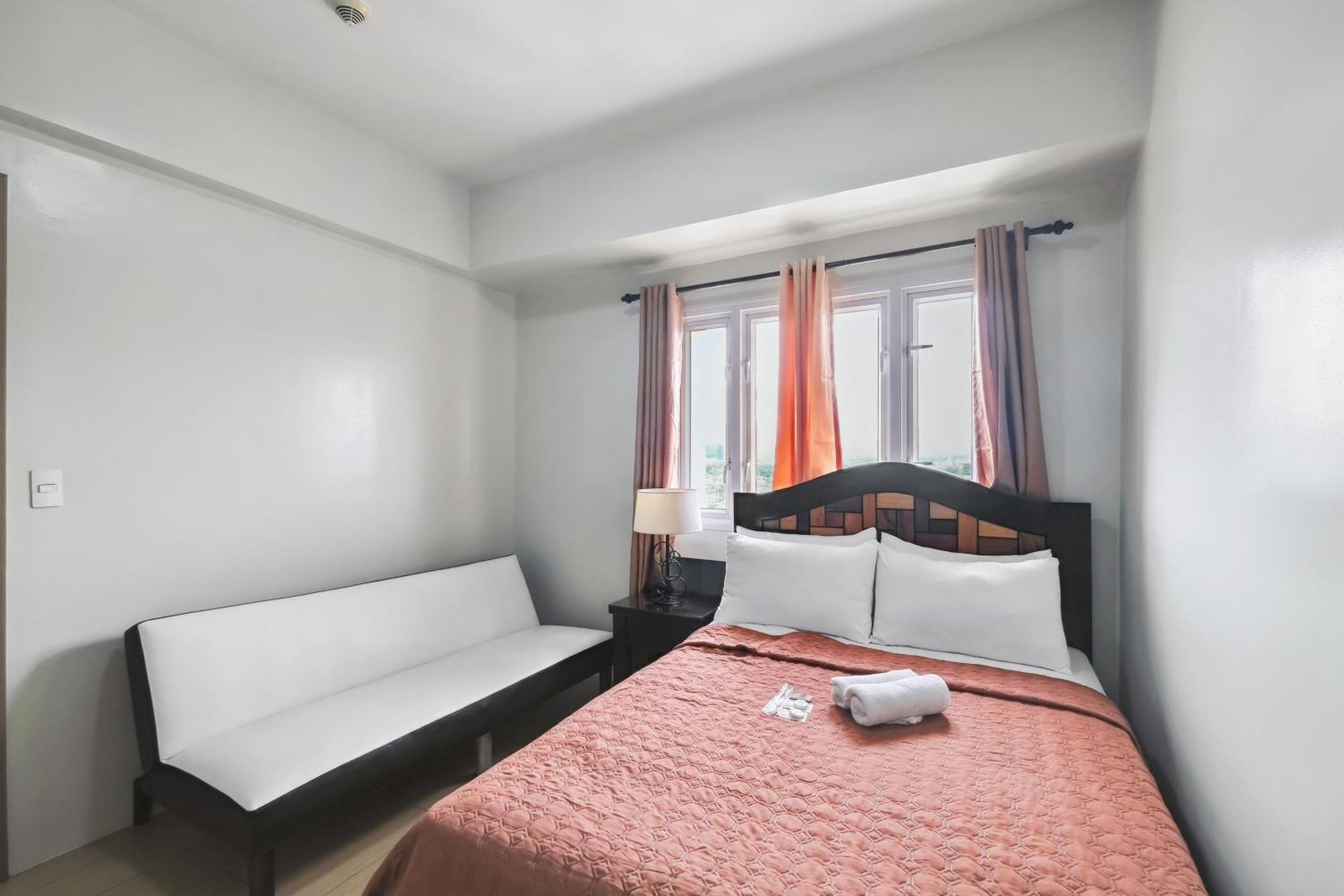 Tess And Tessha Condotel Near T3 Airport Manila Exterior foto